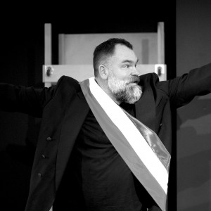 Ogres teātris iegūst pilsētas teātra statusu un aicina uz pirmizrādi “Lai dzīvo Bušona!”