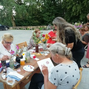 Ciemupē aizvadīts gleznošanas nodarbību cikls pieaugušajiem GRIBU GLEZNOT