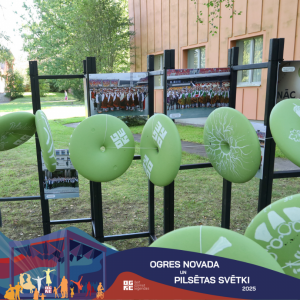 XIII Latvijas Skolu jaunatnes dziesmu un deju svētku Ogres novada dalībnieku veidoto PĒRĻU IZSTĀDE un fotogrāfiju ekspozīcija