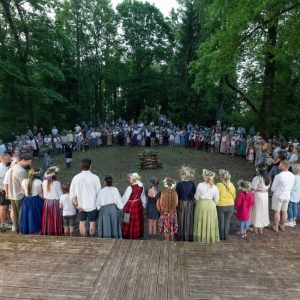 21. jūnijā Madlienas pagasta Plāteres pilskalnā nosvinēti VASARAS SAULGRIEŽI