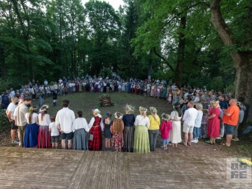 21. jūnijā Madlienas pagasta Plāteres pilskalnā nosvinēti VASARAS SAULGRIEŽI