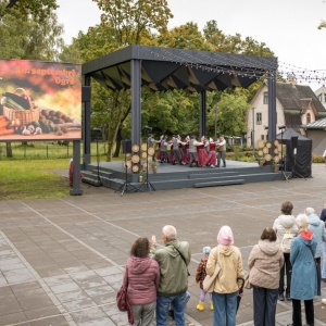 Rudeni Ogrē sagaida ar skanīgām dziesmām, dejām un RUDENS RAŽAS TIRGU