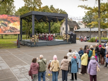 Rudeni Ogrē sagaida ar skanīgām dziesmām, dejām un RUDENS RAŽAS TIRGU
