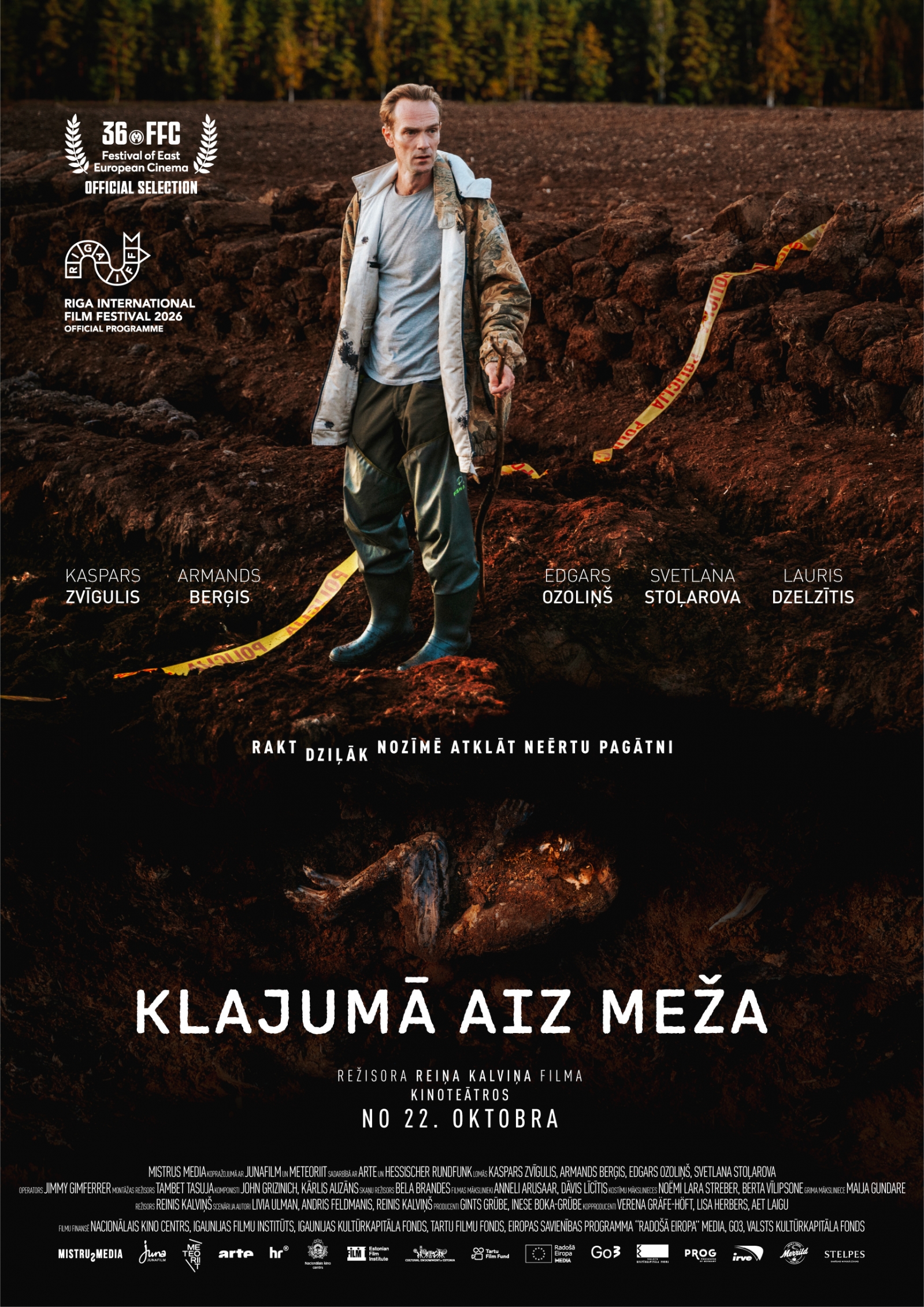 Spēlfilma KLAJUMĀ AIZ MEŽA afiša